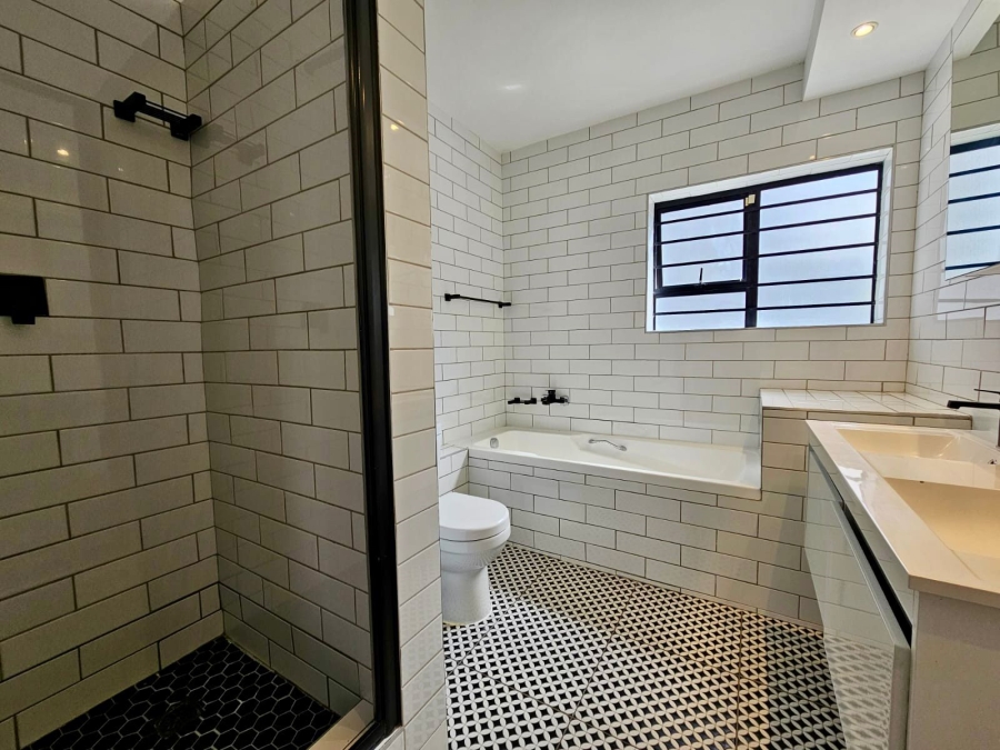 To Let 3 Bedroom Property for Rent in Fresnaye Western Cape